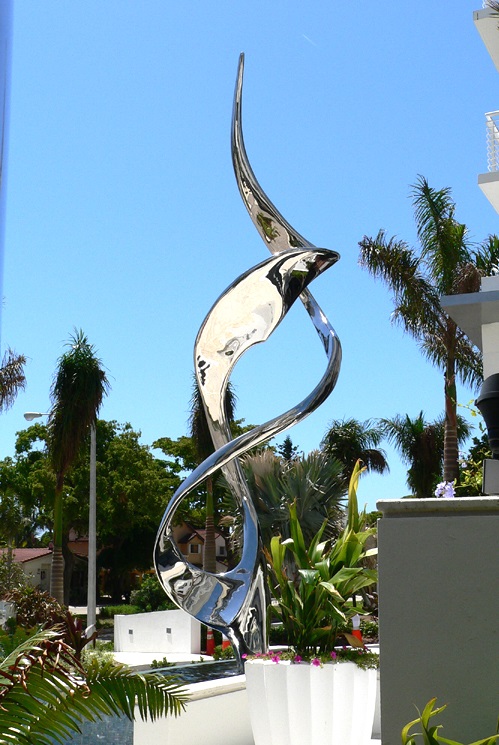 Sapphire sculpture back